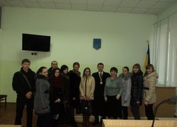 Студенти 21-м групи та суддя Уманського міськрайонного суду Черкаської області Гончарук Василь Миколайович